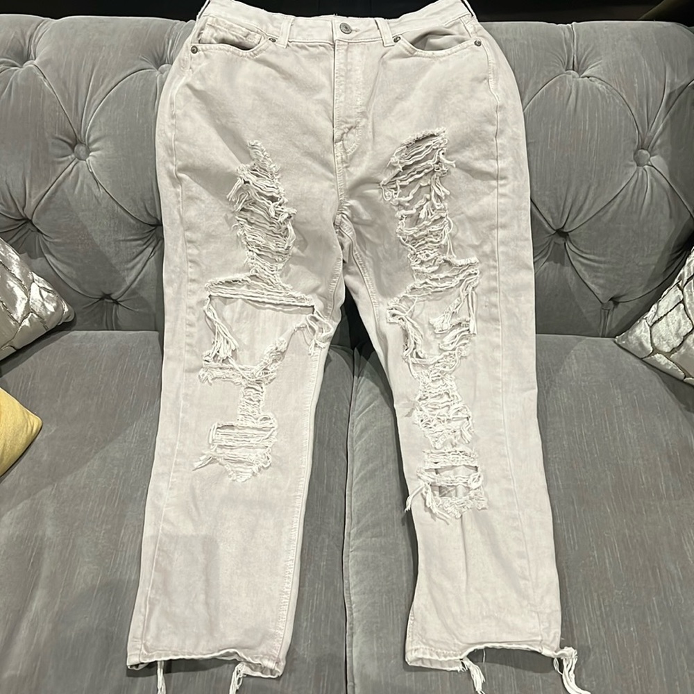 AE distressed gray woman’s jeans